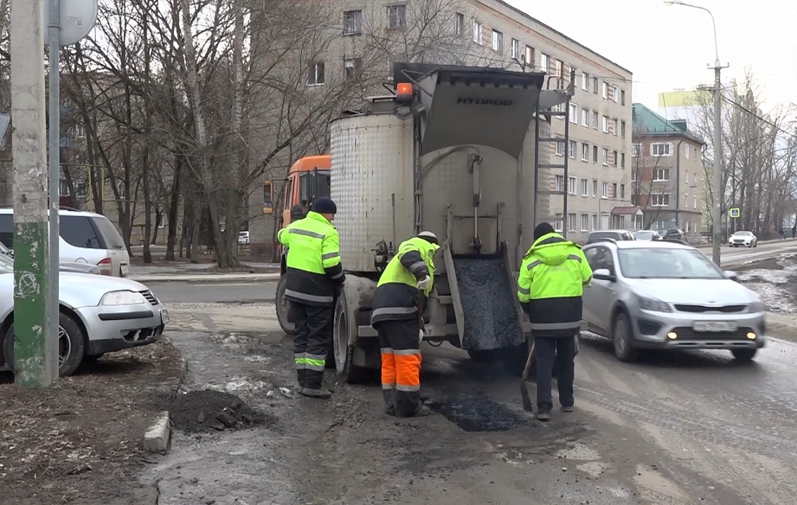 В Пензе уже приступили к ямочному ремонту дорог